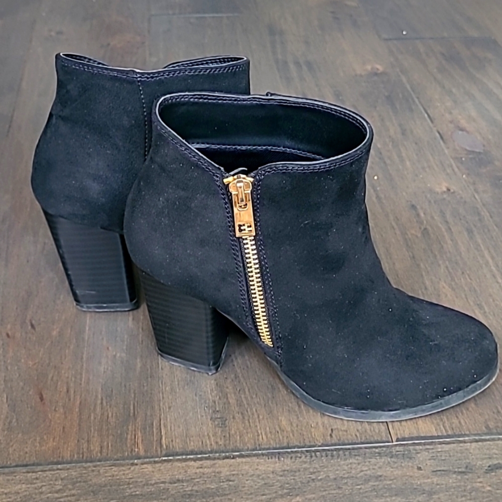 Sz6 Faux Suede vegan Booties